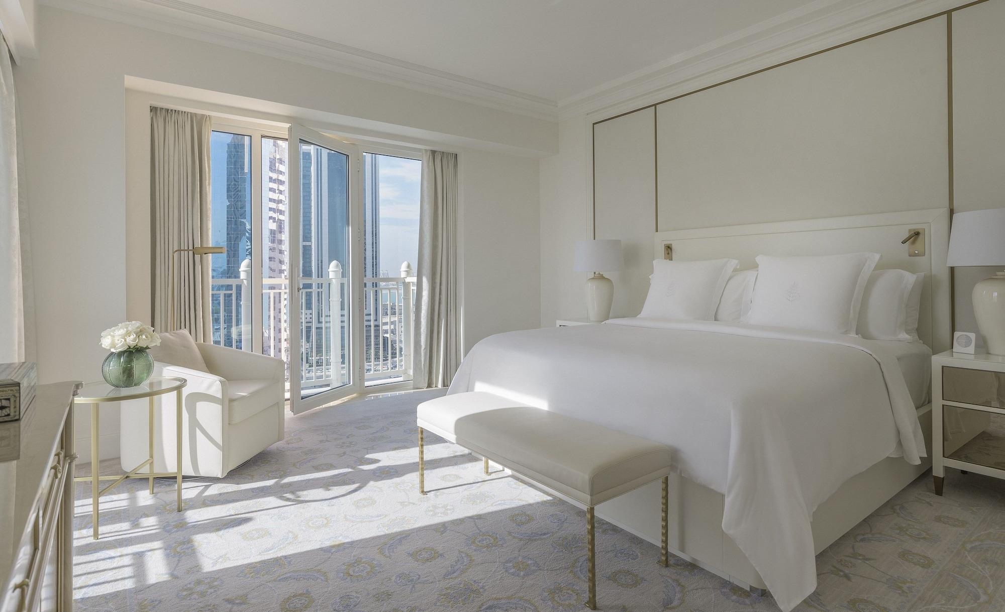 Four Seasons Hotel Doha Eksteriør bilde A bedroom at The Ivy Hotel
