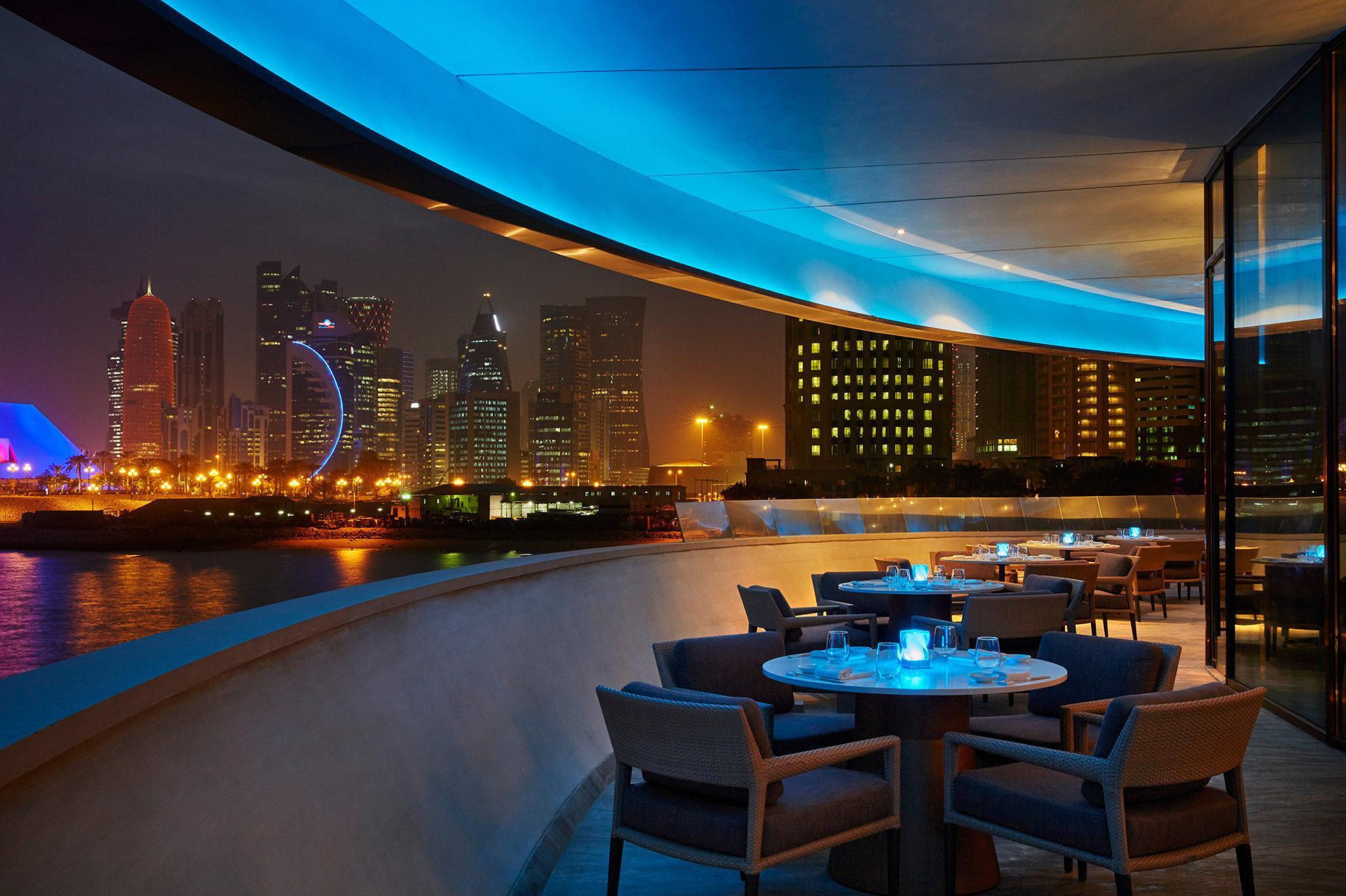 Four Seasons Hotel Doha Eksteriør bilde The Address Lounge at Dubai International Airport