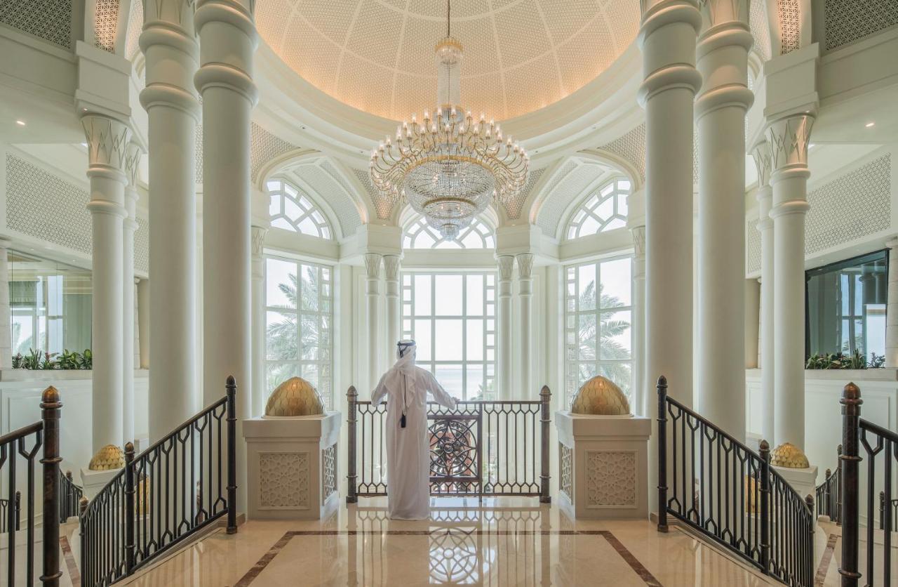 Four Seasons Hotel Doha Eksteriør bilde The hotel's lobby