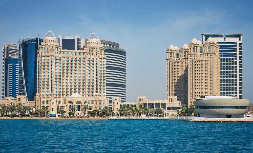 Four Seasons Hotel Doha Eksteriør bilde The Jumeirah Beach Hotel (left) and Jumeirah Creekside (right)